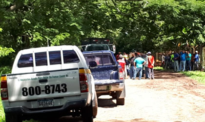 Se queda dormido y se cae del auto donde andaba
