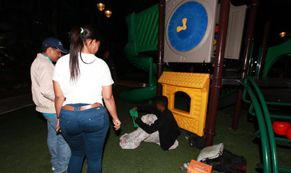 Desalojan a venezolano e ind�gena de del parque Ricardo Galindo Q