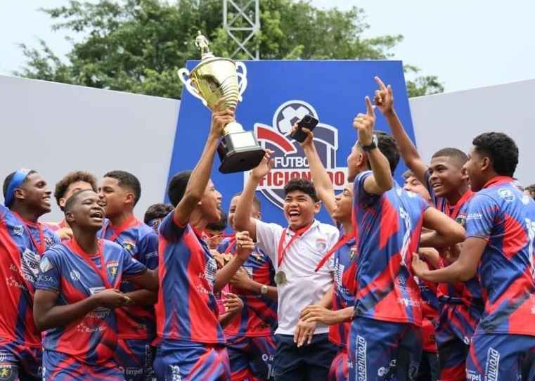 F�tbol Aficionado en 2025: Ascensos, finales y miles de partidos a nivel nacional