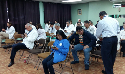 Mdicos del Santo Toms levantan paro