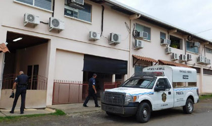 Sujeto que violaba a su hija consigue negociar condena