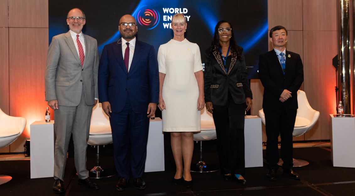 Panam consolida liderazgo energtico global y AES Panam destaca con innovacin en la Semana Mundial de la Energa 2025