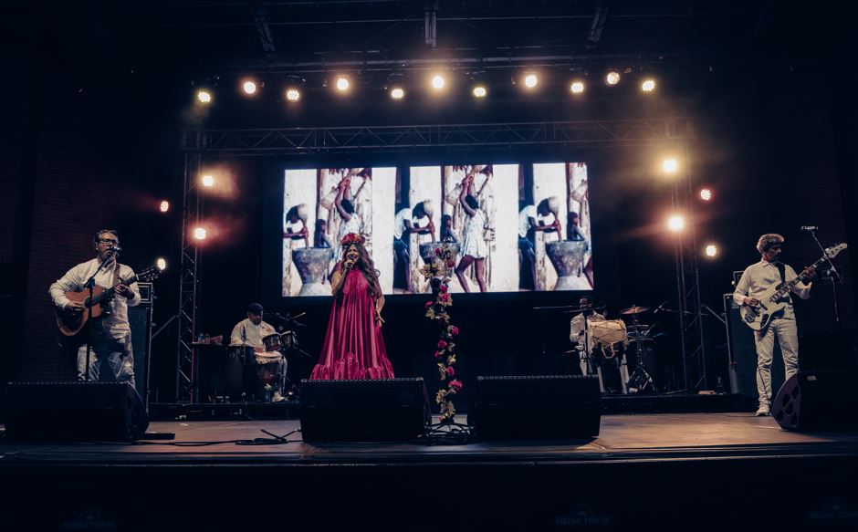 La cantante Aida Bossa presenta su album 