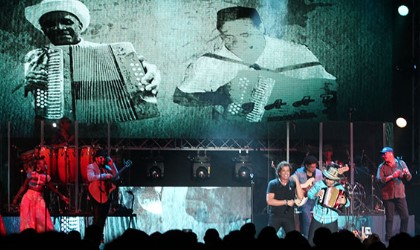 La Noche que Carlos Vives se llev el corazn de Panam a pasear en su bicicleta