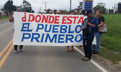 Manifestantes cierran la Va Panamericana para exigir seguridad