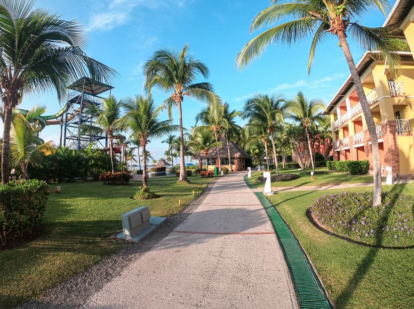 Grand Decameron Panama, reafirma su compromiso con el medio ambiente al operar con energa 100% renovable.