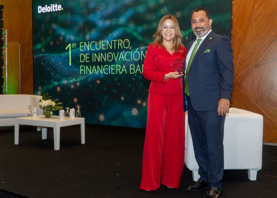 Inauguracin Triunfante: Deloitte presenta su 1er Encuentro de Innovacin  Financiera Bancario