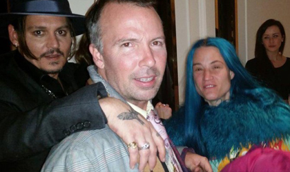 Amigos del actor Depp consideran que todo se trata de un chantaje de su esposa