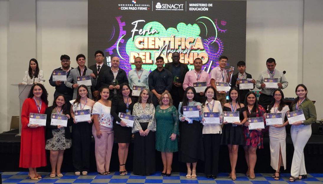 Proyectos cientficos estudiantiles son premiados en la clausura de la Feria Cientfica Nacional del Ingenio Juvenil 2025