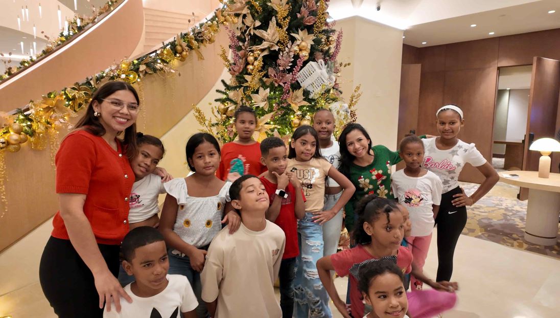 Hyatt Regency Panama City realiza su primera Encendida del rbol junto a Fundacin NiMu