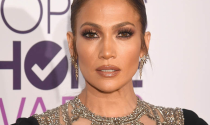 Jennifer Lpez responde a los haters que la acusan de usar Photoshop en sus abdominales