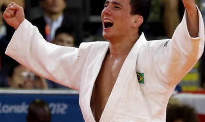 Rompi su medalla de bronce en la ducha