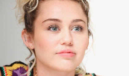 Miley Cyrus tiene nuevo tatuaje y su significado es bastante especial