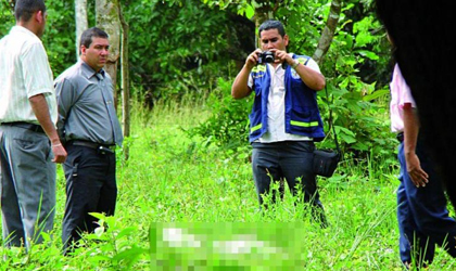 Hallan a un hombre muerto con un cable en su cuello