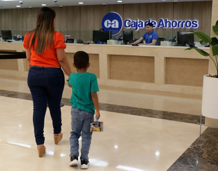 Caja de Ahorros lanza nueva campaa institucional No te lo gastes todo!