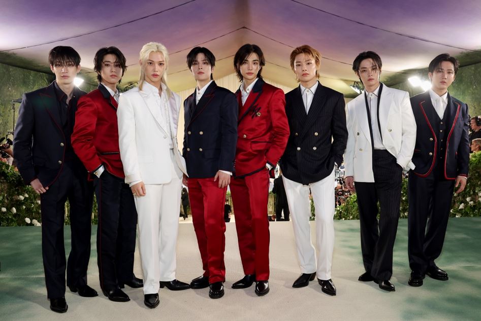 La sensacin del K-Pop Stray Kids y la actriz Madelyn Cline se unen a Tommy y Dee Hilfiger en la Met Gala 2024