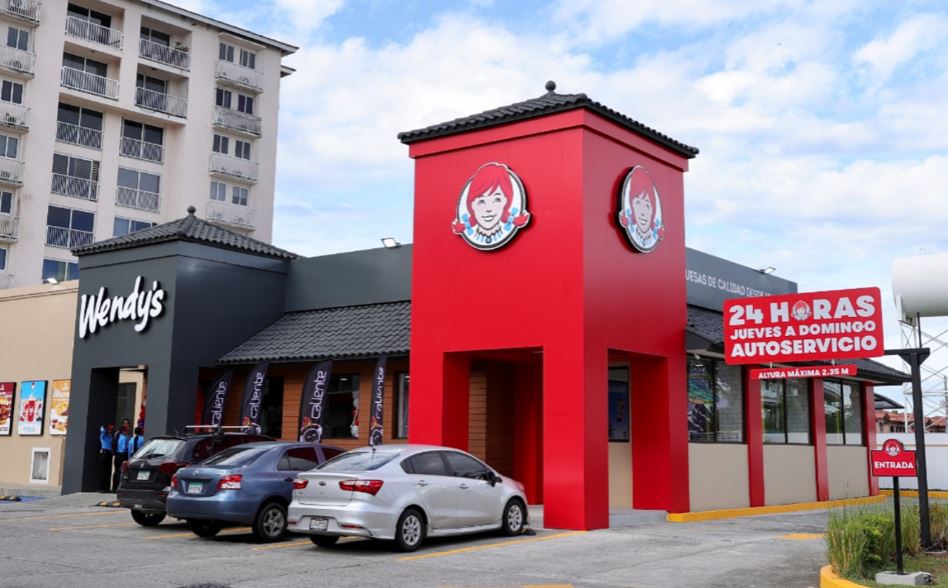 El hambre no duerme y los antojos no tienen horario  Wendy�s Panam� potencia su Auto-Servicio 24 horas de jueves a domingo
