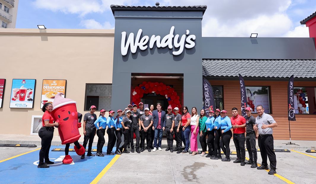 La cadena de restaurantes Wendy's continua su expansin e inaugura una nueva sucursal en Versalles