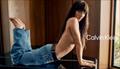 Calvin Klein se queda con lo esencial para la primavera con una campa�a protagonizada por Dakota Johnson