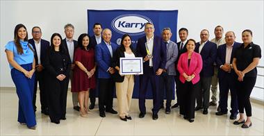 /vidasocial/reconocimiento-global-para-panama-grupo-silaba-es-premiado-por-su-liderazgo-con-karry/105781.html