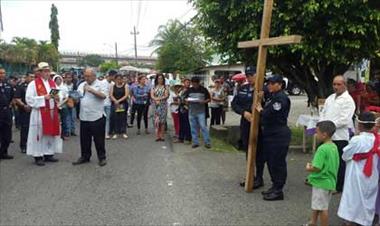 /vidasocial/procesion-se-realizo-en-familia-en-bocas-del-toro/48155.html