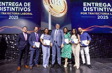 /vidasocial/caja-de-ahorros-honra-la-trayectoria-de-mas-de-300-colaboradores-por-anos-de-servicio/106160.html