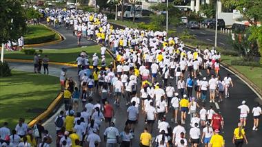/vidasocial/xxvi-caminata-familiar-susie-thayer-2025-reunio-a-mas-de-10-mil-personas/106044.html