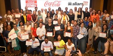 /vidasocial/500-pequenos-comerciantes-adquieren-nuevas-habilidades-gracias-a-iniciativa-academia-coca-cola-/105107.html