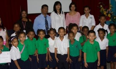 /vidasocial/estudiantes-de-el-chorrillo-reciclan-para-cuidar-su-medio-ambiente/16015.html