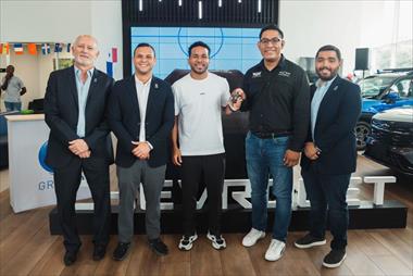 /vidasocial/chevrolet-y-grupo-q-premian-al-mvp-de-la-lpf-jose-gasper-murillo/107028.html