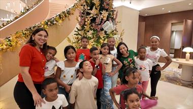 Hyatt Regency Panama City realiza su primera Encendida del rbol junto a Fundacin NiMu