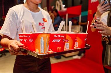 /vidasocial/nestle-professional-y-mcdonald-s-llevan-la-emocion-de-la-formula-1-a-panama-con-el-nuevo-mcflurry-f1-hecho-con-kitkat/107289.html