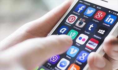 /zonadigital/europa-exige-a-facebook-google-y-twitter-cambiar-sus-terminos-de-uso/45256.html