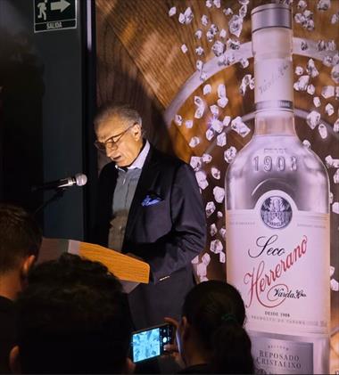 Varela Hermanos presenta Seco Herrerano Reposado Cristalino: un nuevo cap�tulo en la historia del seco