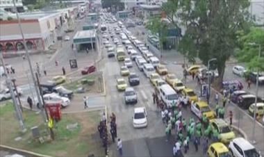 /vidasocial/taxistas-realizan-paro-del-servicio-en-protesta-a-uber/31215.html