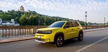 /vidasocial/fiat-lanza-primer-automovil-fabricado-con-material-reciclado/105904.html