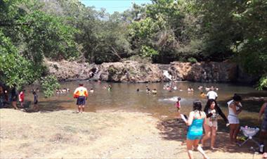 /vidasocial/alrededor-de-20-mil-personas-prefirieron-pasear-antes-que-carnavalear/43516.html