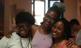 Tienes que escuchar �Abr�zame�, lo nuevo de Fausto Moreno y Felo Flowers