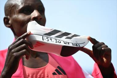 /deportes/sebastian-sawe-y-yomif-kejelcha-atlets-de-adidas-rompen-la-barrera-de-las-2-horas-en-maraton/106836.html