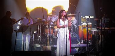 /musica/adri-paiz-nos-cautivo-con-su-sancocho-para-el-alma-en-un-verano-eterno-mar-y-amar/105895.html