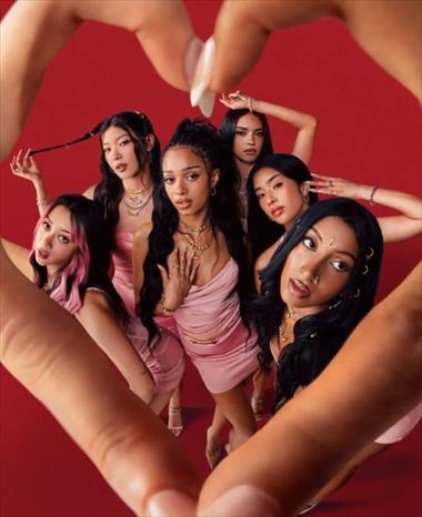 /spotfashion/pandora-celebra-su-nueva-coleccion-de-mini-charms-junto-a-katseye/106520.html