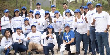 /vidasocial/samsung-celebra-su-aniversario-reforzando-los-valores-de-colaboracion-y-proposito-para-transformar-comunidades/105122.html