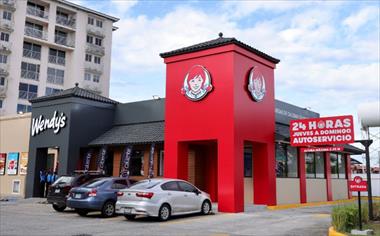 El hambre no duerme y los antojos no tienen horario  Wendy�s Panam� potencia su Auto-Servicio 24 horas de jueves a domingo
